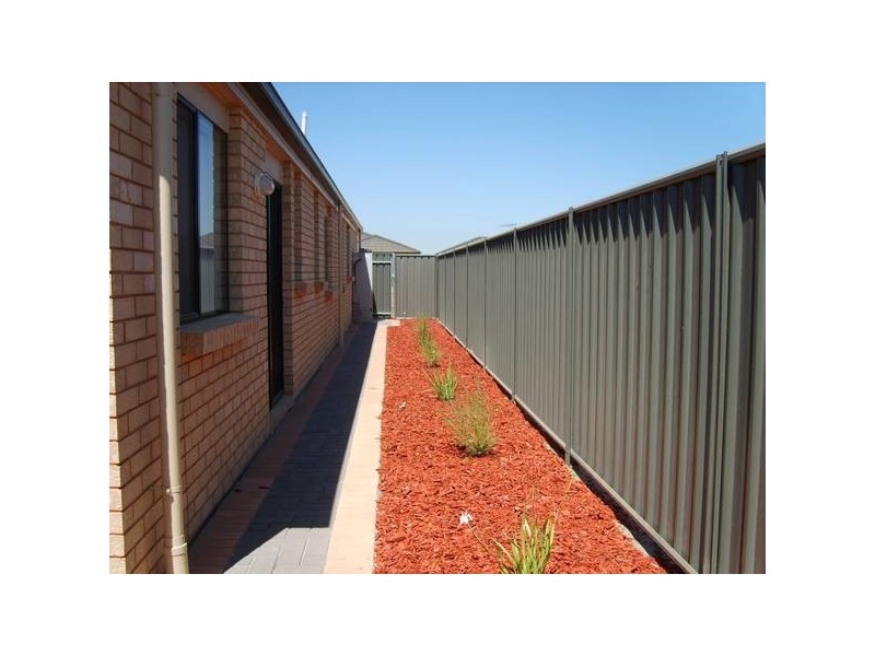 127 Lakeside Drive, Andrews Farm SA 5114