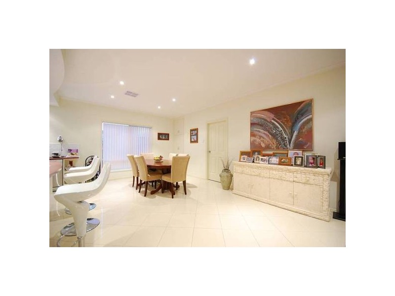 10 Shoalhaven Circuit, Mawson Lakes SA 5095