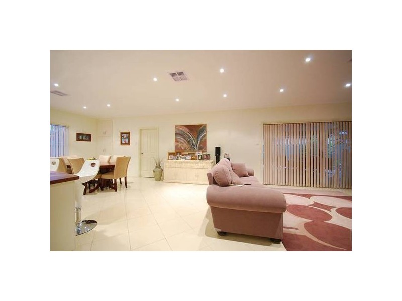 10 Shoalhaven Circuit, Mawson Lakes SA 5095