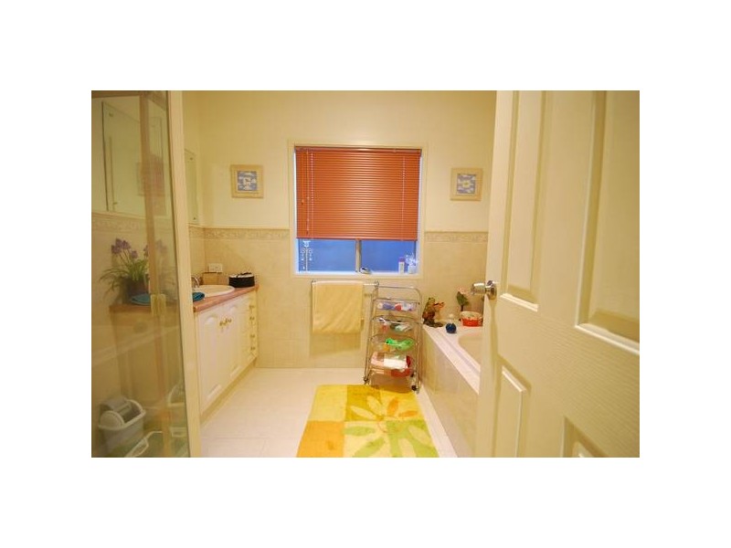 10 Shoalhaven Circuit, Mawson Lakes SA 5095