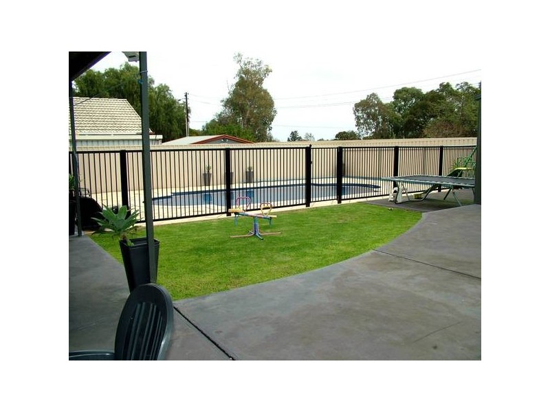 4 Jeff Street, Para Vista SA 5093