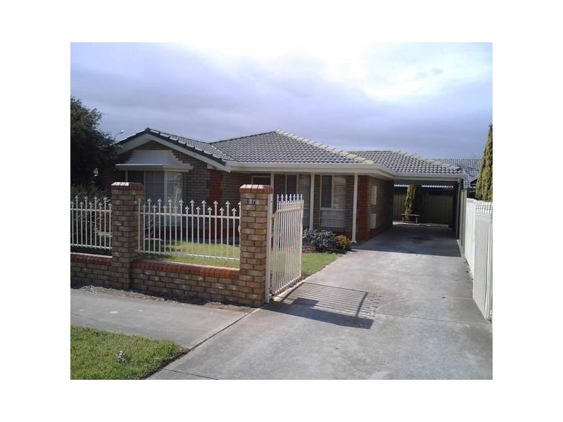 17 Windsor Avenue, Pennington SA 5013