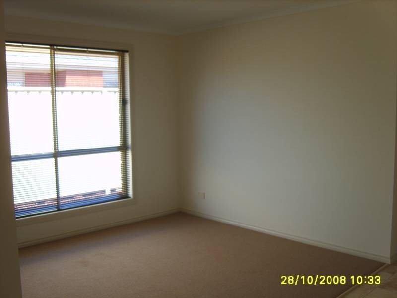 5 Overlander Way, Smithfield SA 5114