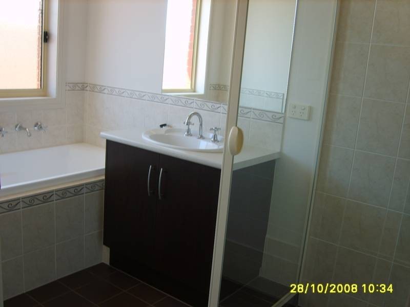 5 Overlander Way, Smithfield SA 5114