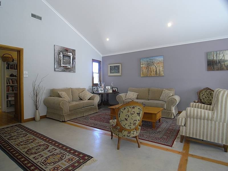 2 Hillview Avenue, Muswellbrook NSW 2333