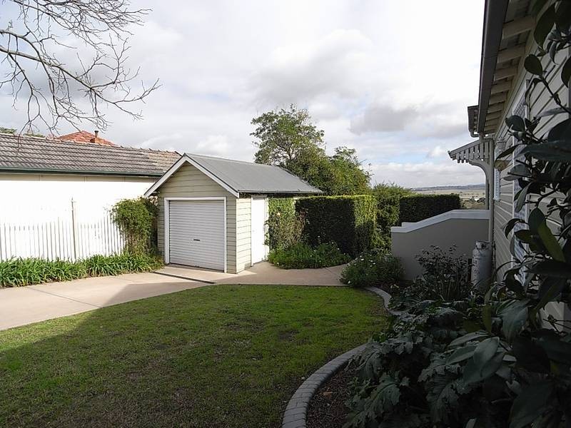24 Flanders Avenue, Muswellbrook NSW 2333