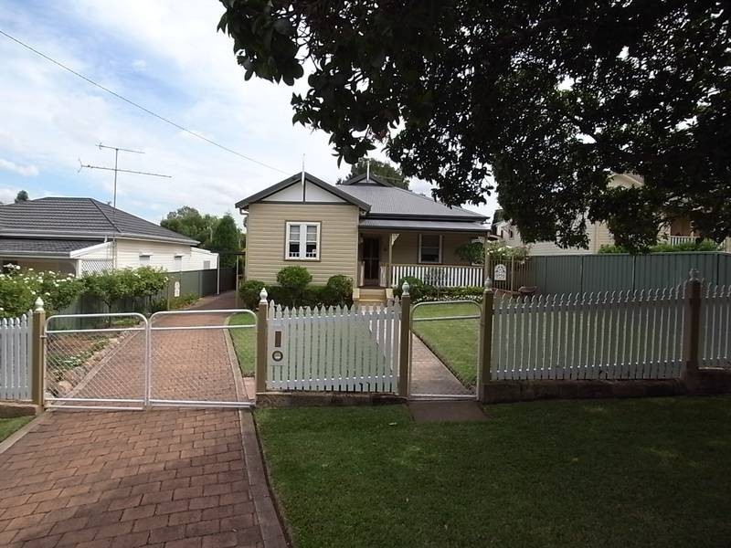 38 Carl Street, Muswellbrook NSW 2333