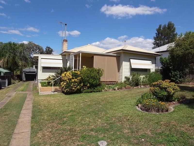 13 Roger Street, Muswellbrook NSW 2333