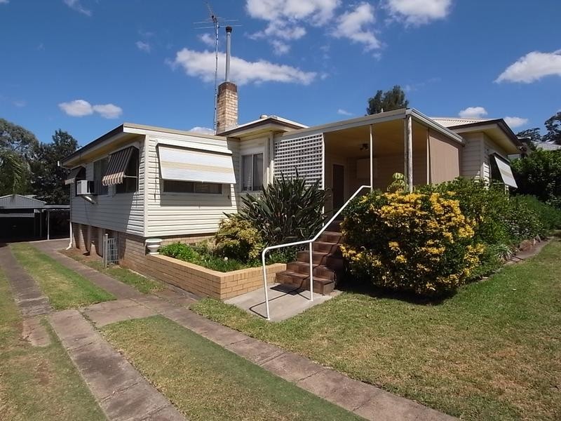 13 Roger Street, Muswellbrook NSW 2333