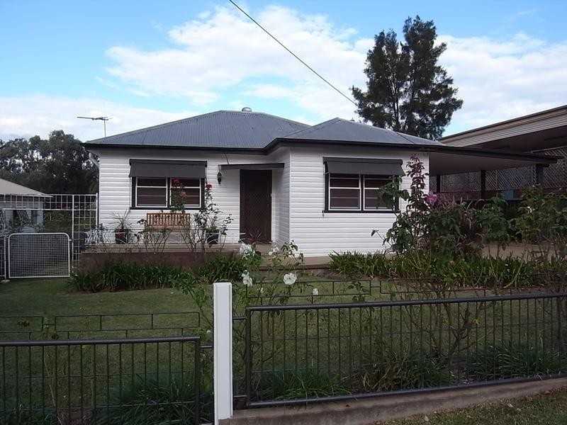 11 Roger Street, Muswellbrook NSW 2333