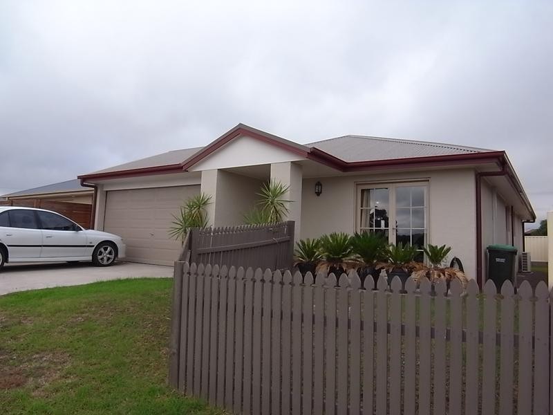 1/4 Silky Oak Close, Muswellbrook NSW 2333