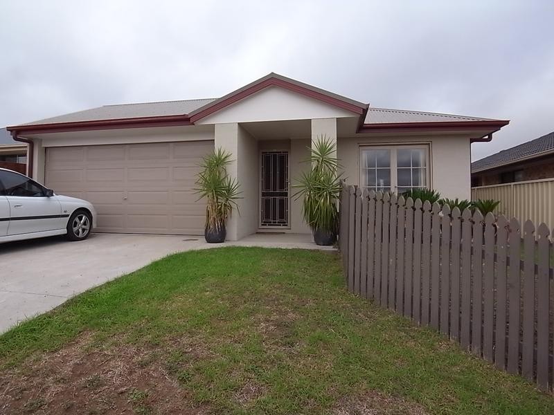 1/4 Silky Oak Close, Muswellbrook NSW 2333