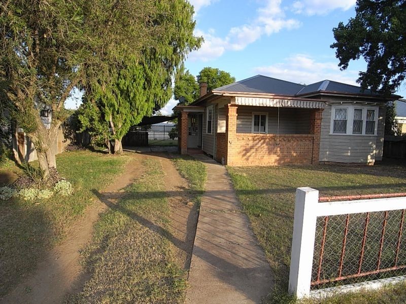 16 hall street, Aberdeen NSW 2336