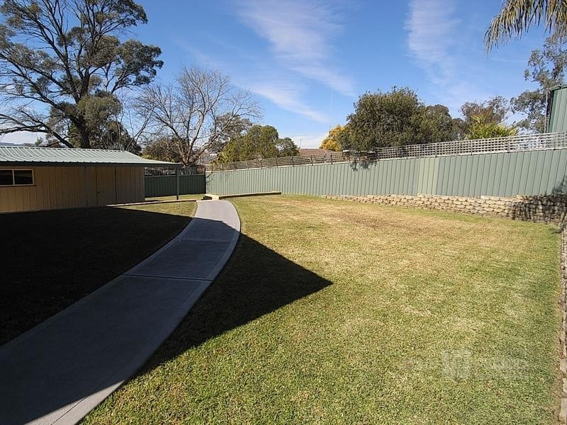 16 St James Crescent, Muswellbrook NSW 2333