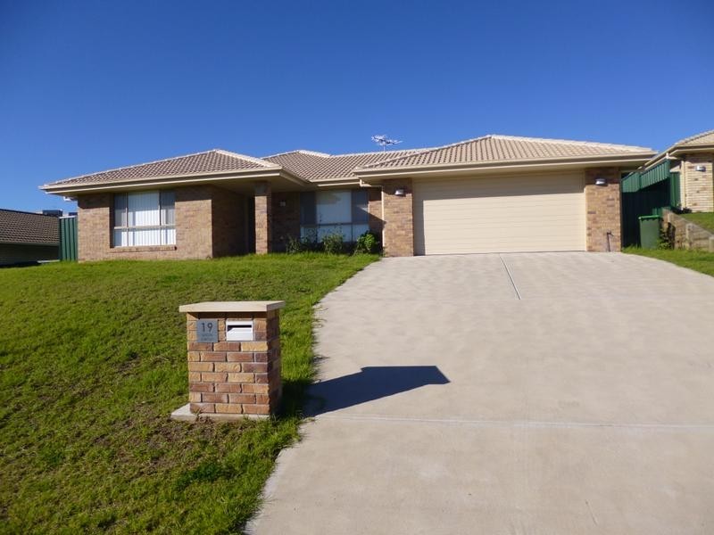 19 Dixon Cct, Muswellbrook NSW 2333