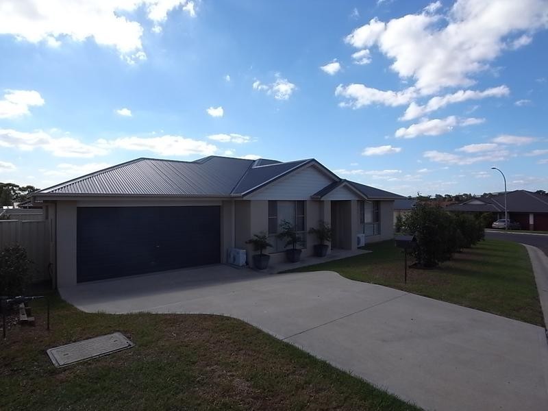 2/4 Silky Oak Close, Muswellbrook NSW 2333