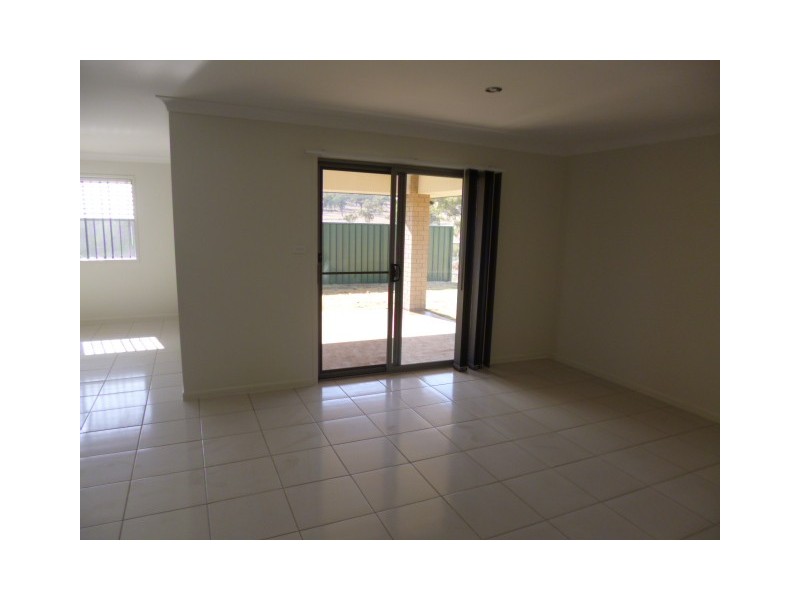 77 Henry Dangar Dr, Muswellbrook NSW 2333