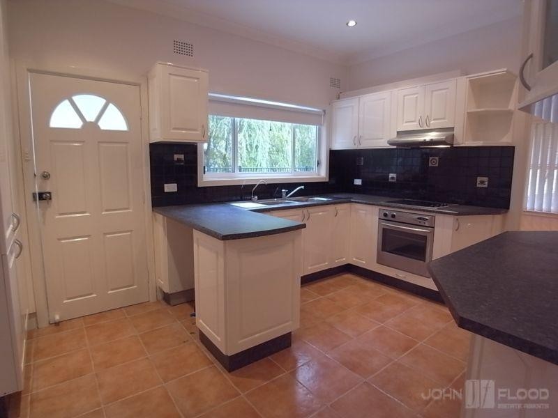 11 Carl Ln, Muswellbrook NSW 2333