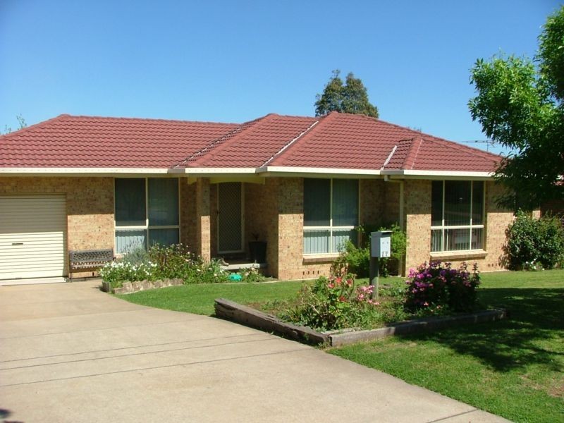 12 Claret Ave, Muswellbrook NSW 2333
