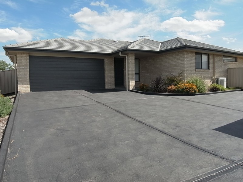B/4 Finnegan Crescent, Muswellbrook NSW 2333