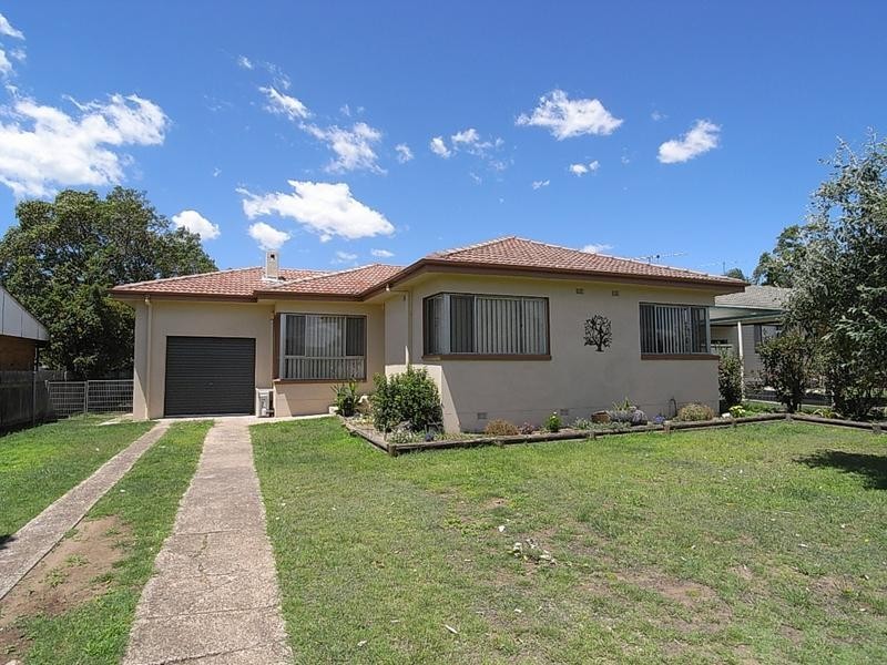 14 Thompson Street, Muswellbrook NSW 2333