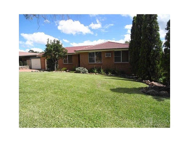 24 Peppermint Rd, Muswellbrook NSW 2333