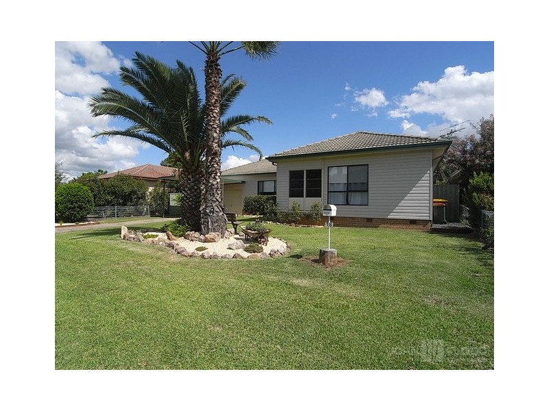 16 Thompson Street, Muswellbrook NSW 2333