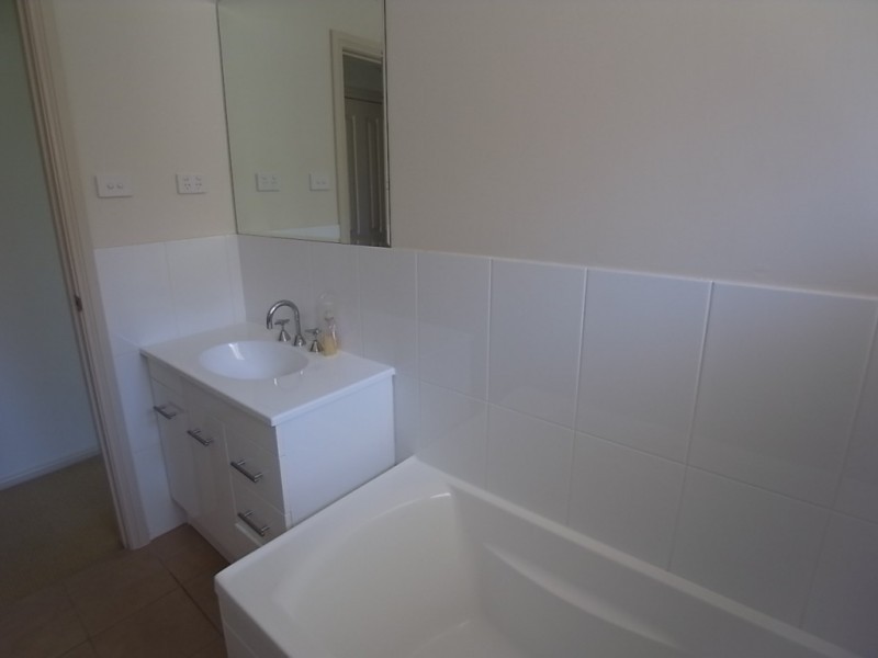 2a/2 Merino Street, Denman NSW 2328