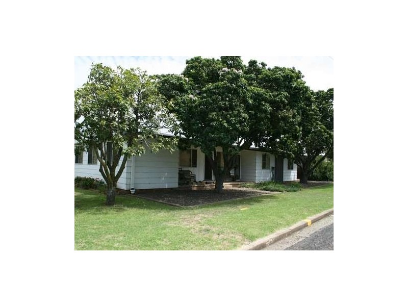 2/23 Waverley St, Scone NSW 2337