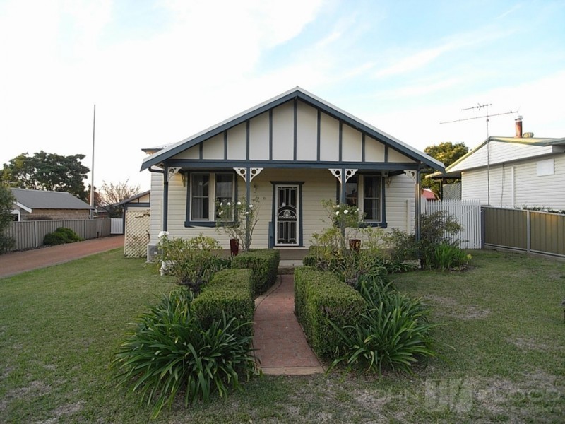 10 Wilson Street, Muswellbrook NSW 2333