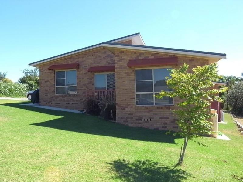1 & 2/5 Alexander Close, Aberdeen NSW 2336