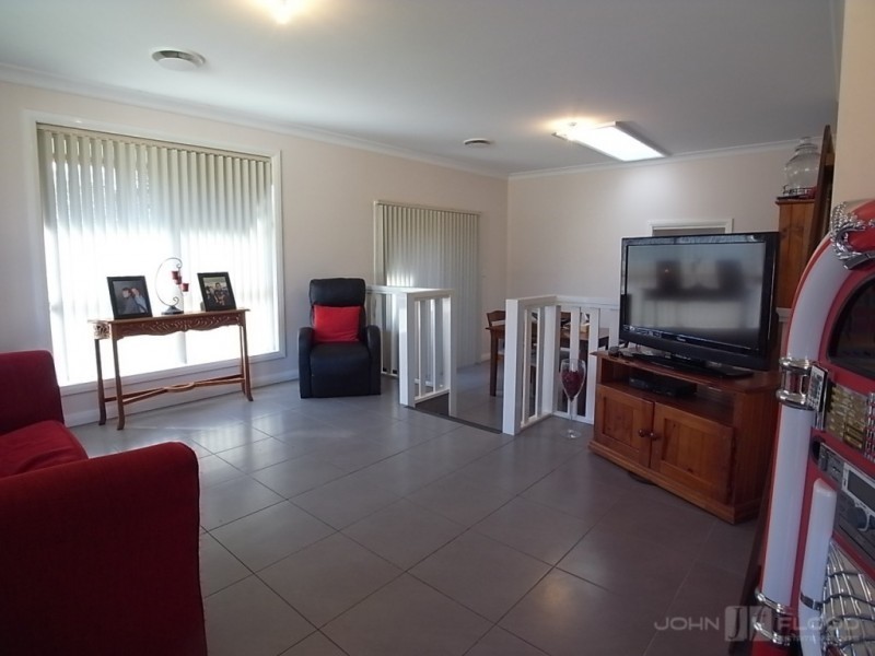 1 & 2/5 Alexander Close, Aberdeen NSW 2336