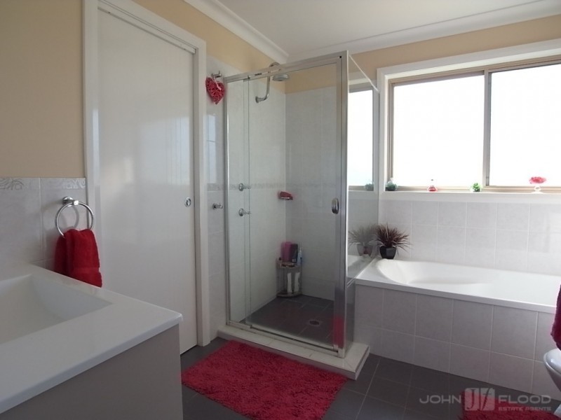 1 & 2/5 Alexander Close, Aberdeen NSW 2336