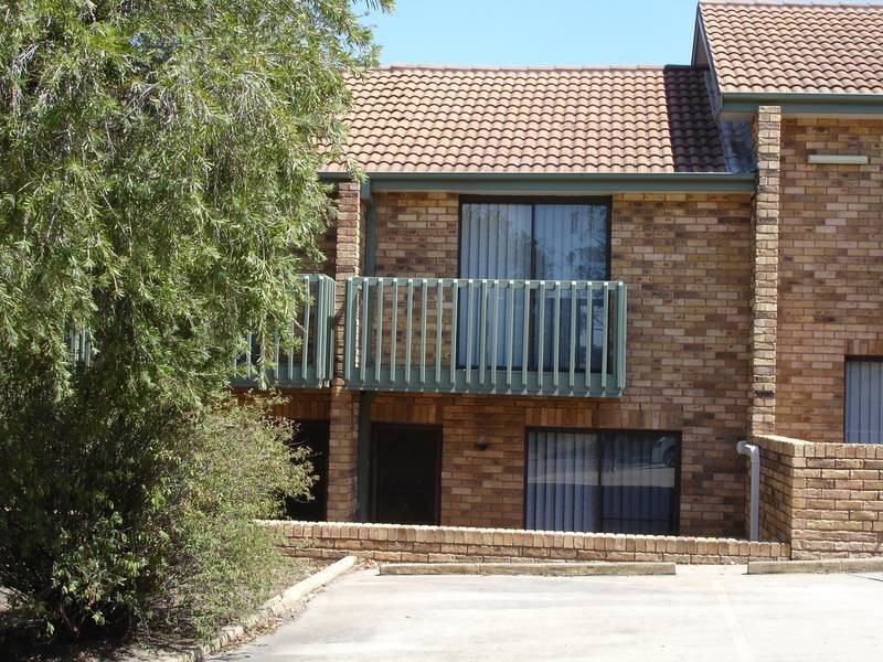 2/ McClintock Drive, Muswellbrook NSW 2333