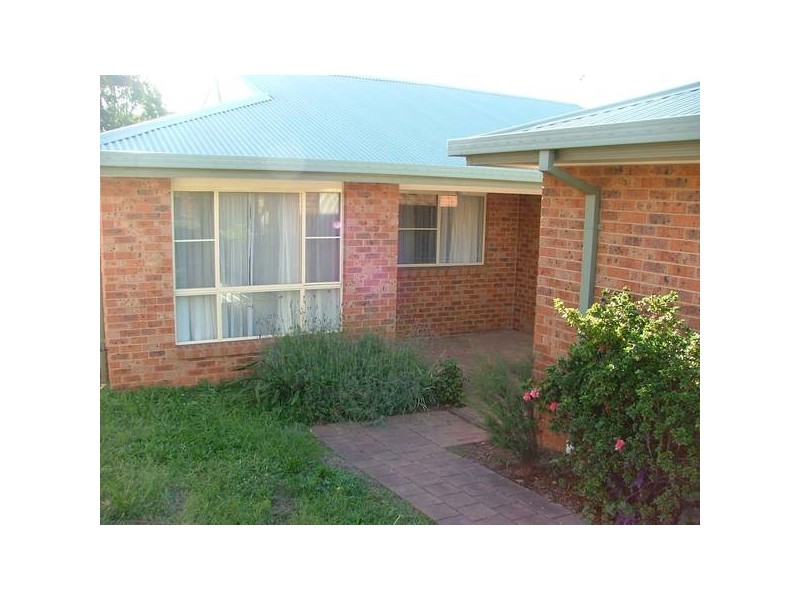 2/12 Peppermint Road, Muswellbrook NSW 2333