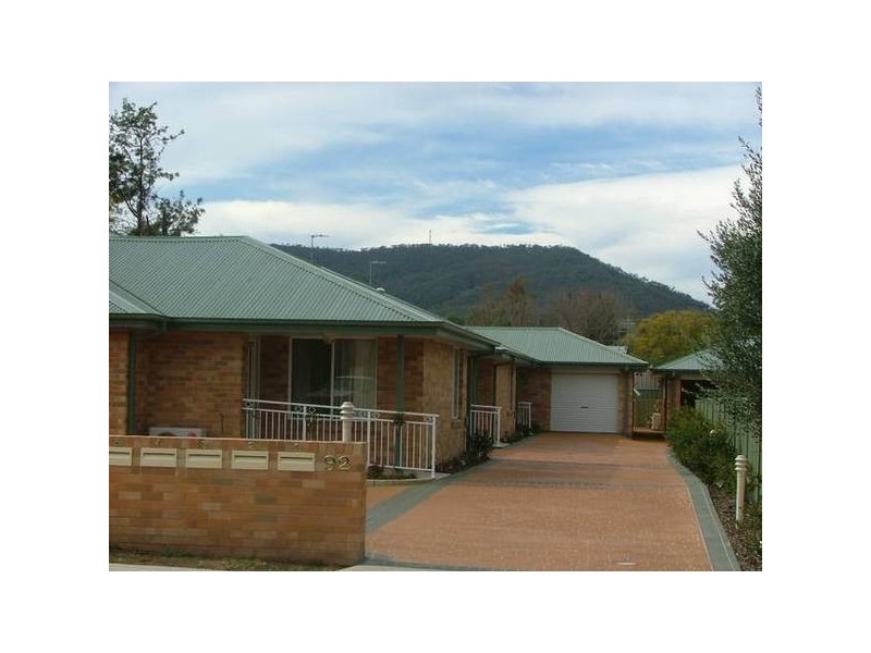 1,2,5/ Cnr Park Street & Gundy Road, Scone NSW 2337