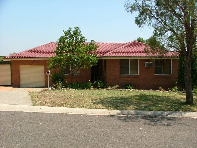 24 Peppermint Rd, Muswellbrook NSW 2333