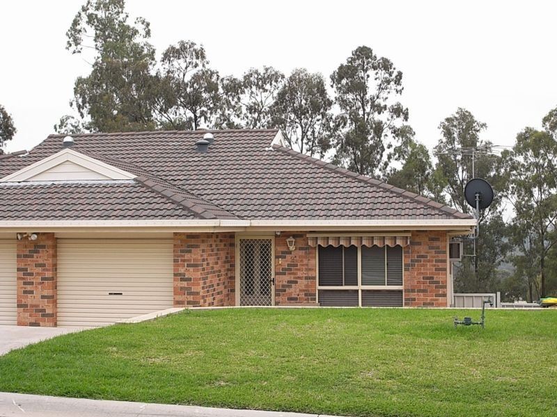 2/6 Hakea Drive, Muswellbrook NSW 2333
