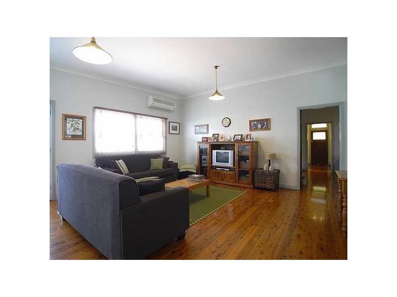 12 Cook St, Muswellbrook NSW 2333