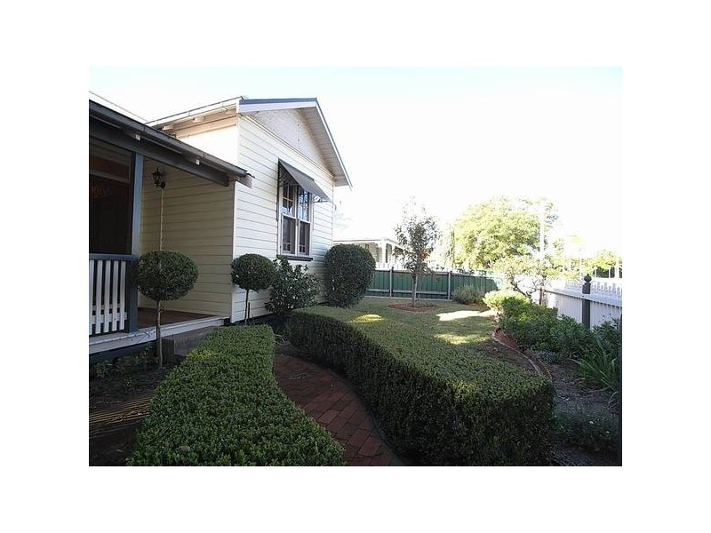 12 Cook St, Muswellbrook NSW 2333