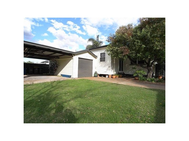 12 Cook St, Muswellbrook NSW 2333