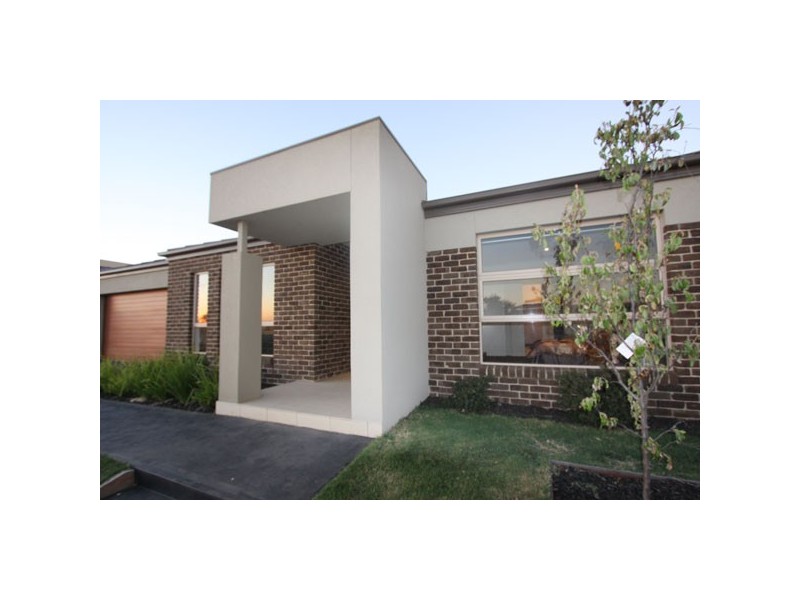 34 MOWBRAY DVE, Point Cook VIC 3030