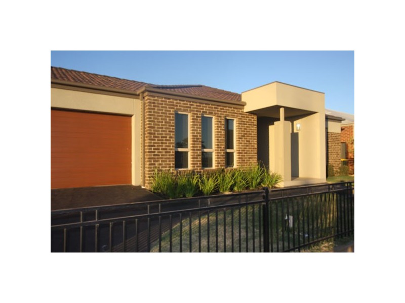 34 MOWBRAY DVE, Point Cook VIC 3030