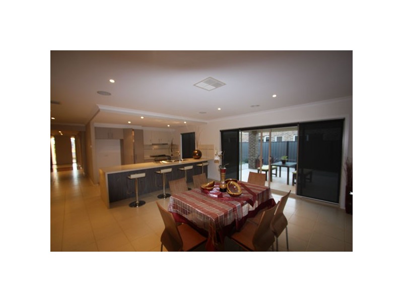 34 MOWBRAY DVE, Point Cook VIC 3030