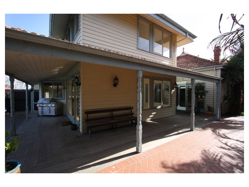 8 Linacre Rd, Hampton VIC 3188