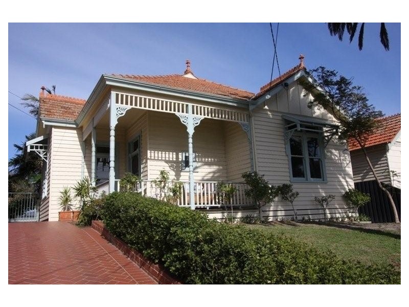 8 Linacre Rd, Hampton VIC 3188