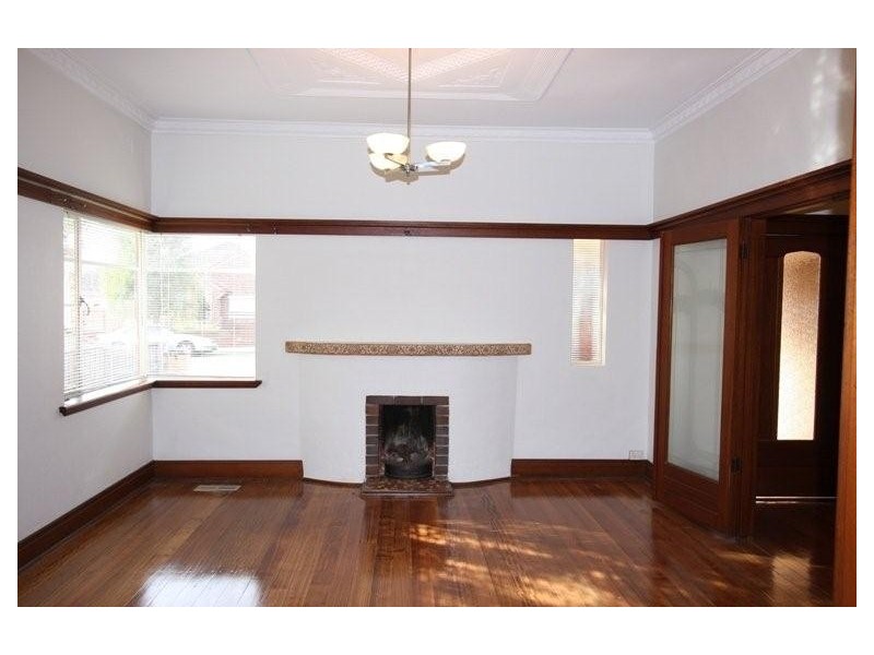 13 Rose St, Bentleigh VIC 3204