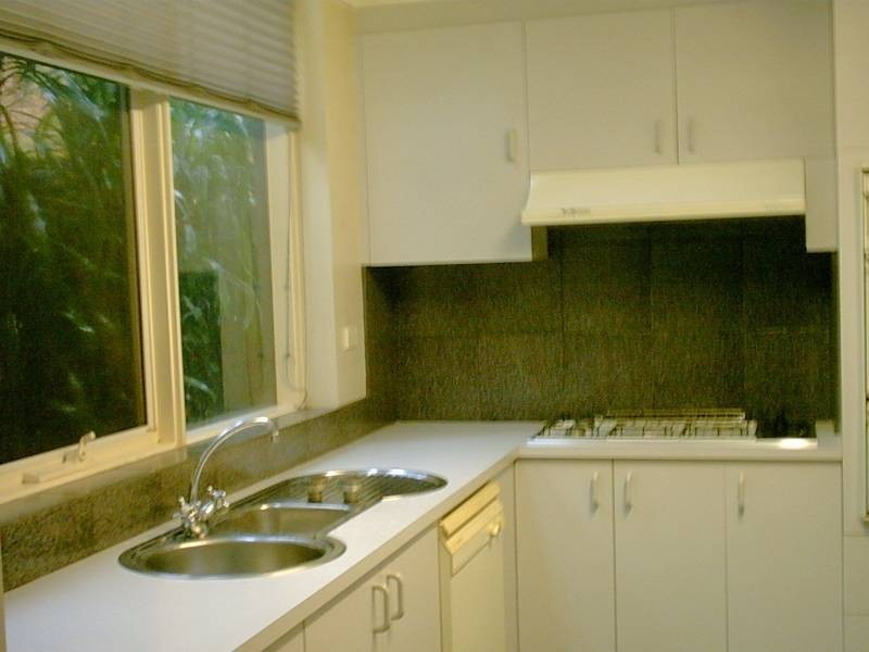 2 Parkview Rd, Brighton East VIC 3187