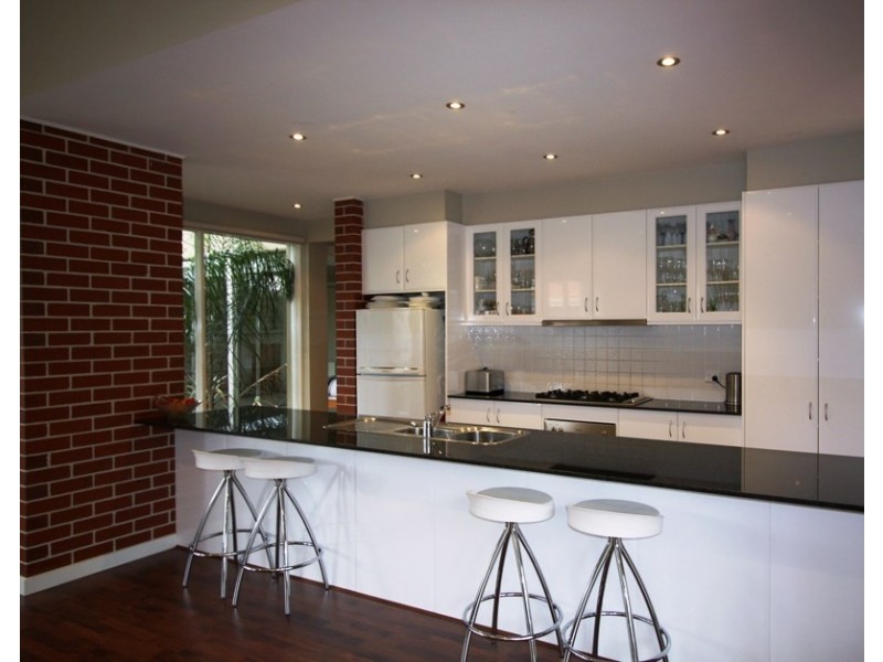 87 Teddington Rd, Hampton VIC 3188