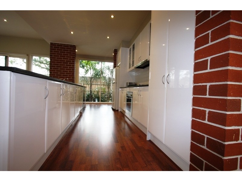 87 Teddington Rd, Hampton VIC 3188